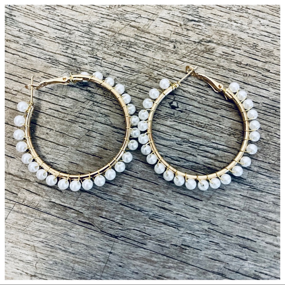 Fabulous Pearl trim hoop earrings - Picture 4 of 4